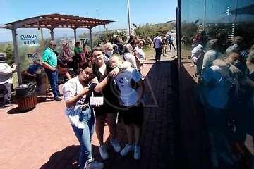 Una guagua de Global interrumpe su ruta hacia la capital al perder el espejo del retrovisor en la GC-1/TA.